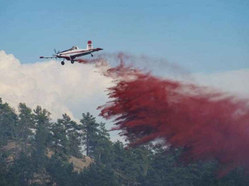 Dy zjarrëfikës dhe një pilot vdesin në Kaliforni pasi përplasen me një helikopter