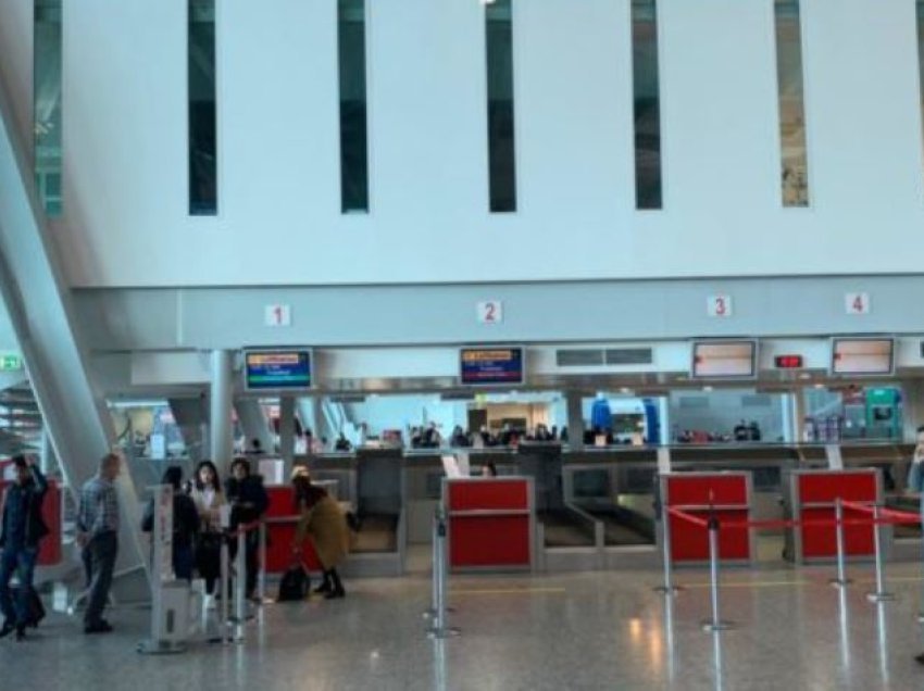 Në Aeroportin e Rinasit tre orë para fluturimit, shkak fluksi i lartë i turistëve