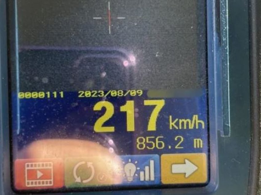 Voziti 217 km/h në rrugën Pejë-Prishtinë, gjobitet me 300 euro dhe i ndalohet vozitja për 3 muaj