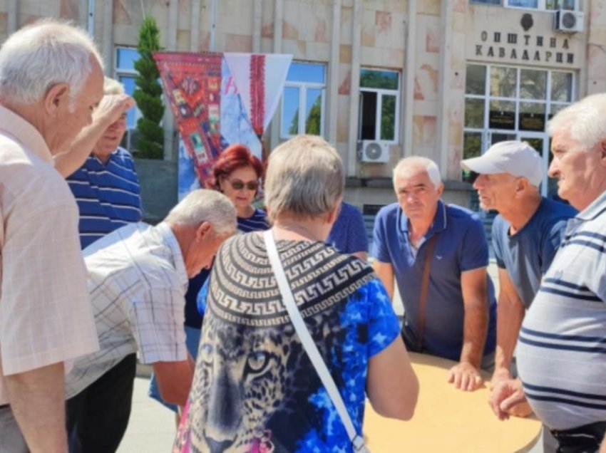 Pensionistët nga Kavadari protestuan dhe kërkuan rritje lineare të pensioneve