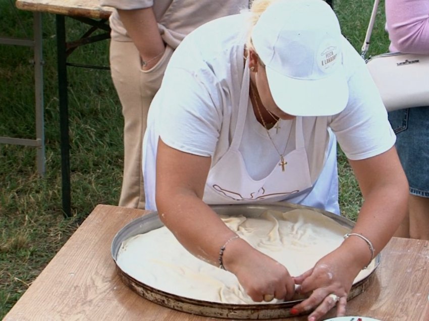 Festë e Lakrorit në Korçë, të huajt interes për gatimet tradicionale në Polenë