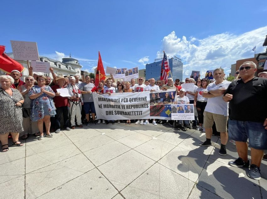 Protestë pro Qeverisë, kërkohet nga opozita të jetë konstruktive në Kuvend