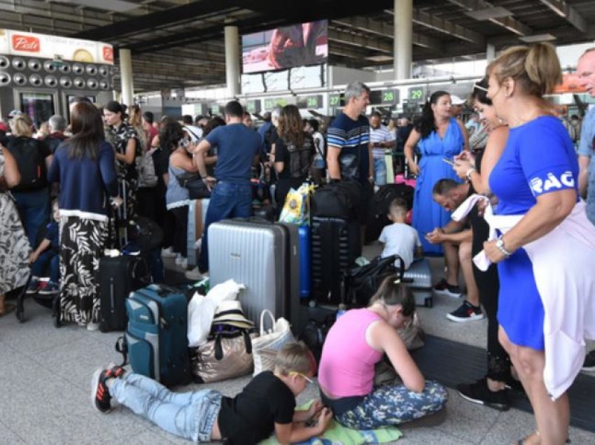 U mbyll për shkak të shpërthimit të vullkanit Etna, rihapet aeroporti i Katanias