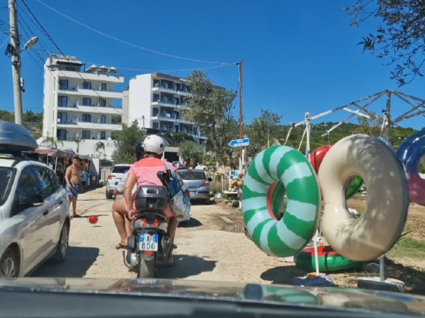 Ksamili nuk i ka të gjitha! Qyteza është plot me të huaj, por mungojnë rrugët, ndriçimi dhe ka trafik