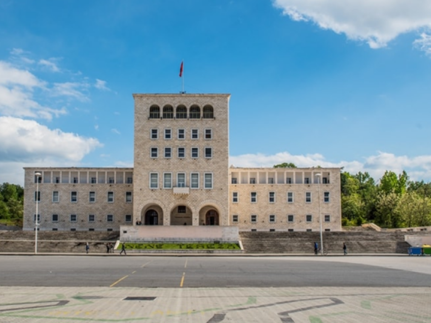 Lajm i mirë për studentët, ndryshohen datat e provimeve për degët në universitet