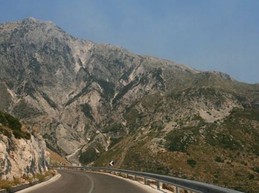 Kishin humbur midis Karaburunit dhe Llogorasë, shpëtohet çift francez