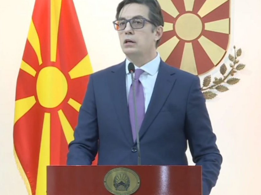 Pendarovski në përvjetorin e Ushtrisë së RMV-së: T’i tejkalojmë dallimet politike dhe të bashkohemi për fillimin e negociatave me BE-në