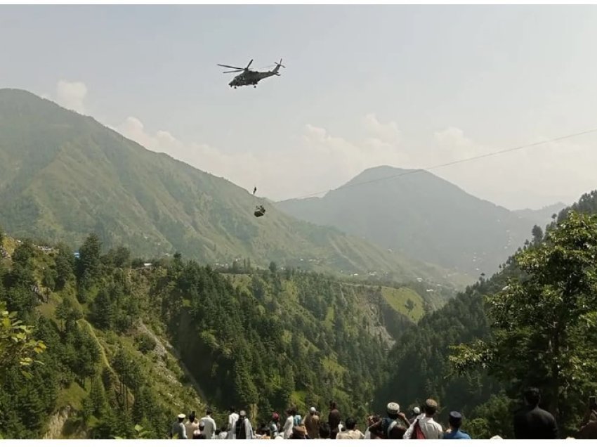 Teleferiku pëson defekt, 6 nxënës dhe një mësuese mbeten të varur në mbi 270 metra lartësi