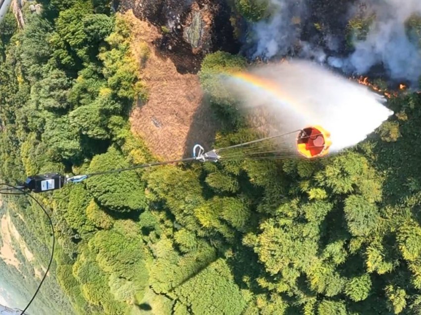 Helikopterët e MPB-së hodhën 80 ton ujë, vazhdon shuarja e zjarrit në “Jakupicë”