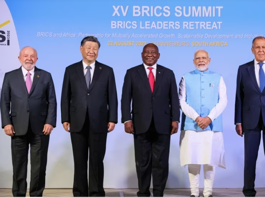 Presidenti kinez Xi bën thirrje për zgjerimin e grupit BRICS