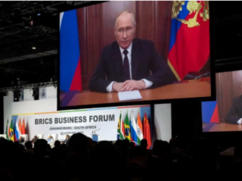 Putin, nën urdhër kërkimi nga gjykata, paraqitet në lidhje video në samitin e BRICS