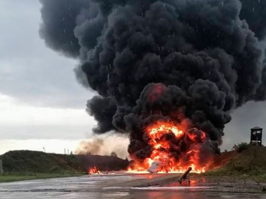 Ukraina pretendon se dy bombardues rusë TU-22 janë shkatërruar në sulmet në aeroport