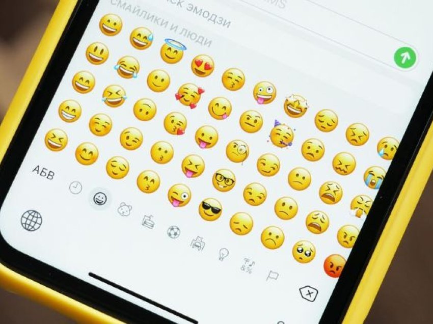 Njerëzit që përdorin këto emoji kanë më shumë sukses në flirtim