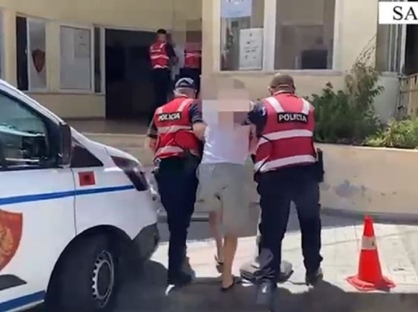 Sarandë/ Kundërshtuan punonjësit e policisë, në pranga dy vëllezër, njëri prej tyre ishte në kërkim