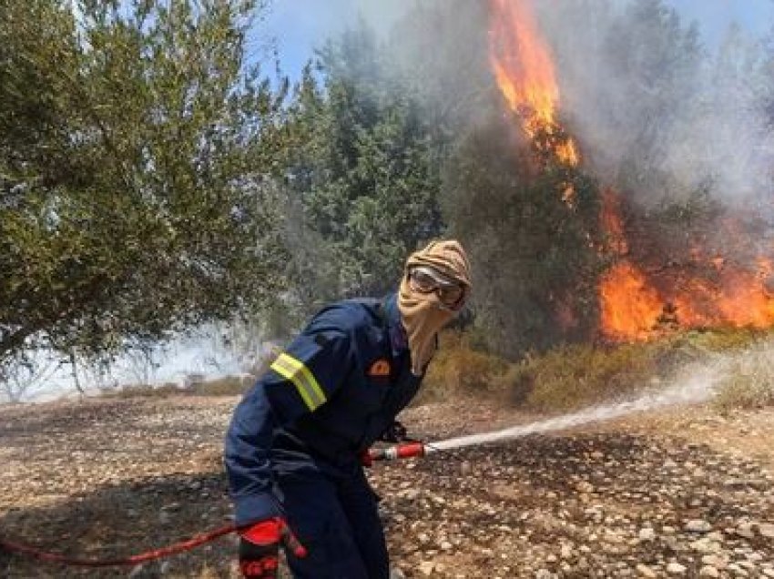 Një personi në Leposaviq i digjet parcela para shtëpisë