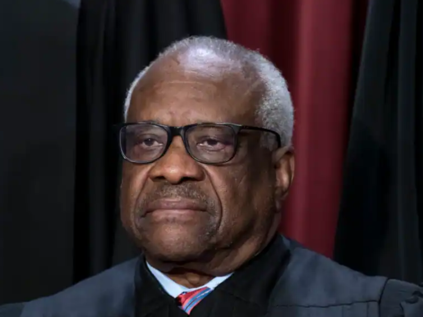 Anëtari i Gjykatës së Lartë, Clarence Thomas raporton tre udhëtime të bëra me avionin e donatorit republikan