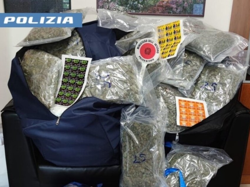 U kapën me thasët plot marijuanë, vihen në pranga dy të rinj shqiptarë në Itali