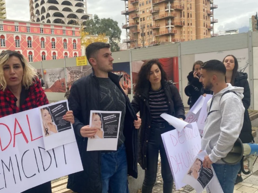 “Ndal femicidit”, protestë edhe në Tiranë për vrasjen e Liridonës