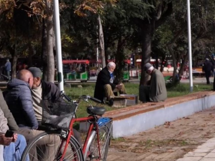 Ngrohje me kursim! Elbasan, pensionistët nuk përballojnë faturat dhe çmimin e druve