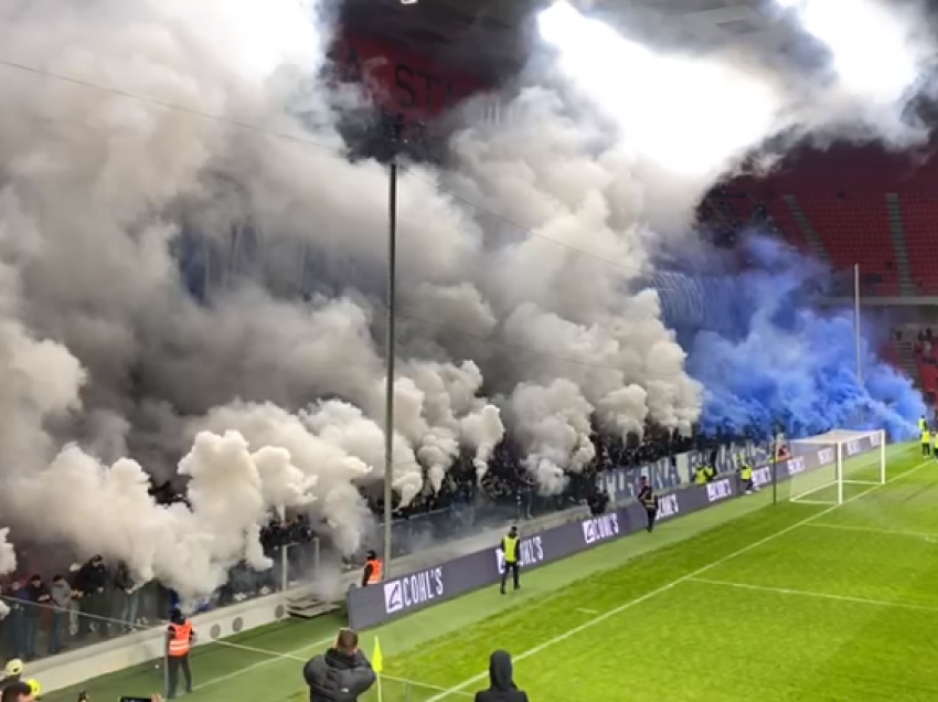 Ndezën flakadën dhe thyen stola në stadium, shoqërohen disa persona në polici