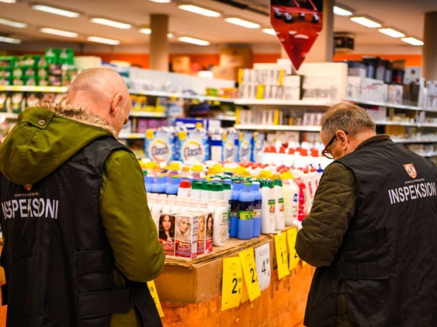 Një market në Podujevë gjobitet me 2 mijë euro për mosvendosjen e flamurit të origjinës së produktit