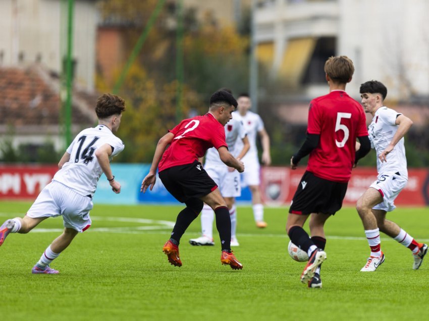 Futbollistët e rinj rrëfejnë emocionet: Ëndërr e çdo shqiptari të veshë fanellën kuqezi