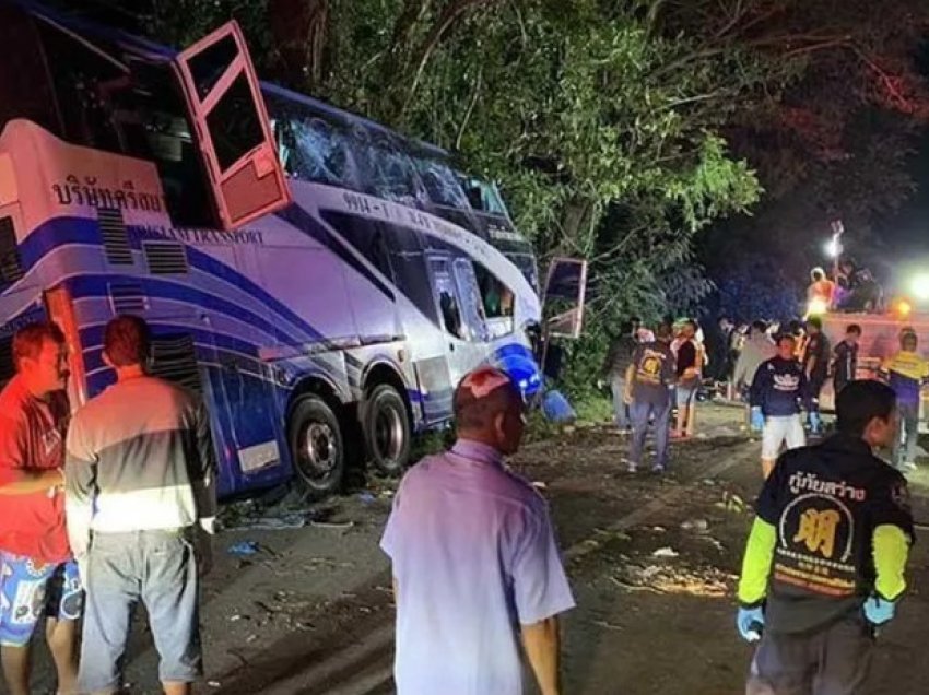 Autobusi përplaset me pemën, 14 të vdekur dhe 32 të plagosur në Tajlandë