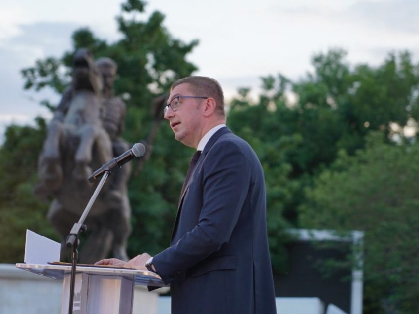 Mickoski: Të ndjekim amanetin e Shën Kliment Ohrit për t’iu përkushtuar veprave të mira