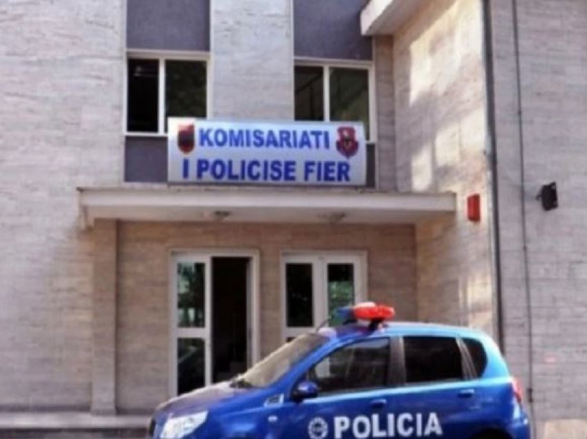 Tentoi të korruptonte policët, nën hetim një 28-vjeçar në Fier! Drejtonte makinën me xhama të zinj