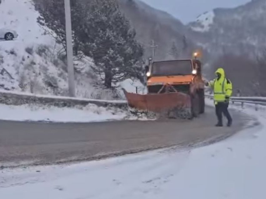 Reshjet shiut dhe dëborës në vend, ARRSH apel shoferëve: Kujdes kur udhëtoni