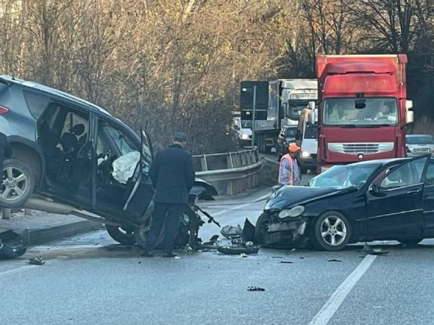 Nuk i mbijeton aksidentit të rëndë dy ditë më parë në aksin Librazhd-Prrenjas, humb jetën njeri prej 6 të plagosurve