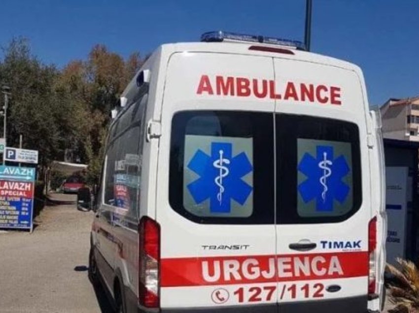 Ministria e Shëndetësisë i blen 14 autoambulanca