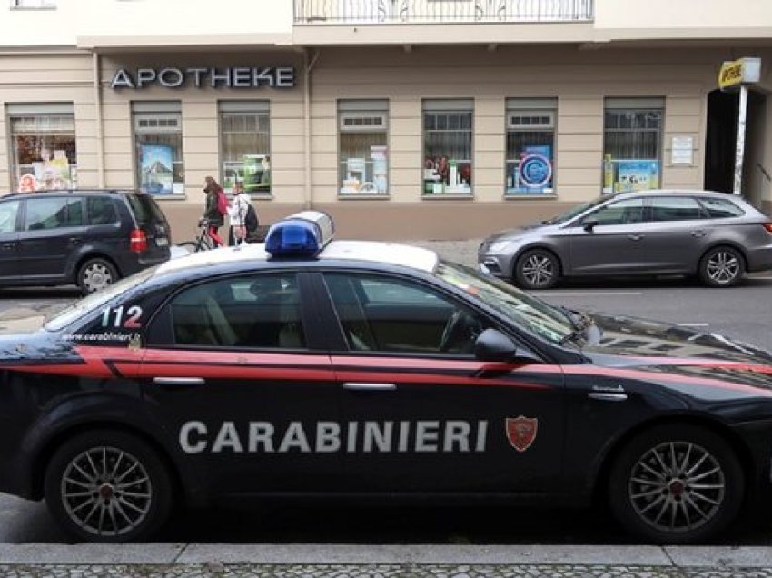 Shkëmbenin drogën në varreza dhe e shpërndanin nën shoqërinë e një qeni Pit Bull, shkatërrohet banda e kokainës italo-shqiptare