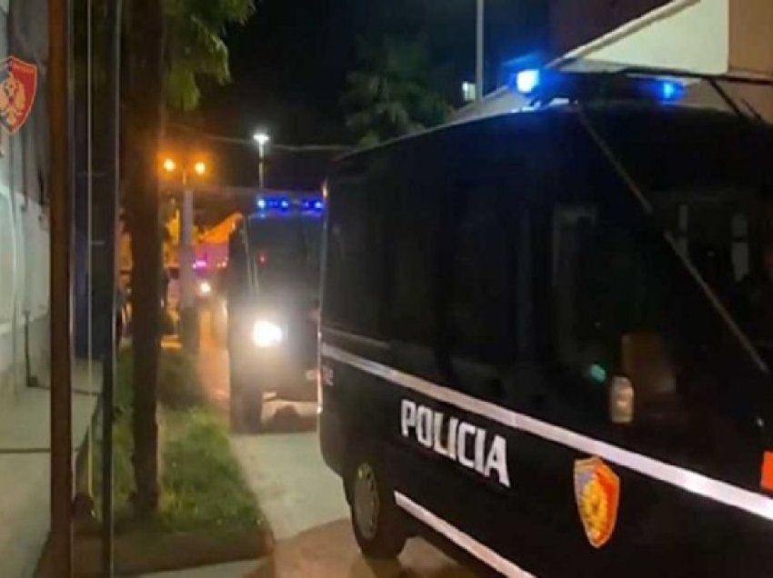 ​Mbajtën peng 21-vjeçarin, arrestohen tre persona - mes tyre një polic