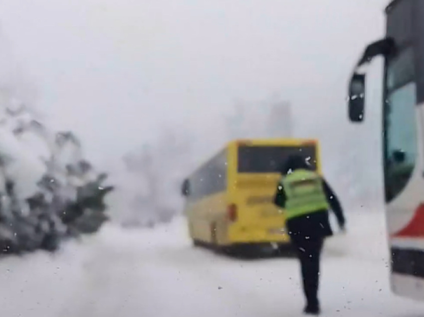 Bllokimi i hyrjes për në Brezovicë, mbesin në rrugë disa autobusë e vetura 