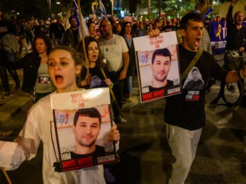 Qindra njerëz protestojnë në Tel Aviv, pasi ushtria izraelite vrau tri pengje