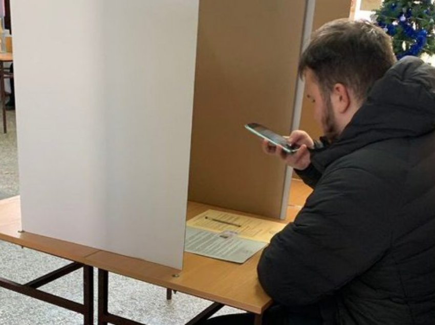 Zgjedhjet “demokratike” në Serbi, Musliu: Njerëzit duhet të fotografojnë votën për të qenë “OK” me Vuçiqin