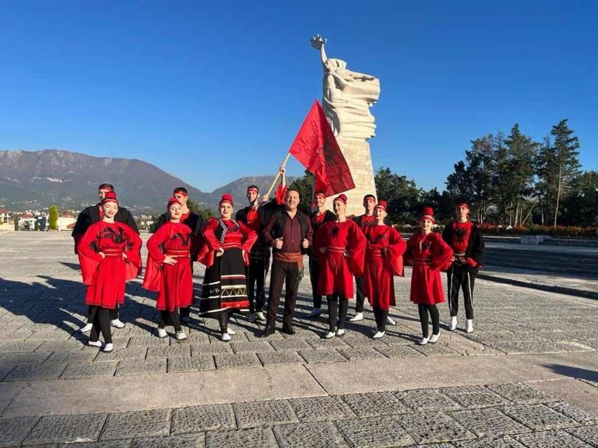 “Flamuri më i bukur në botë” këndohet bukur nga Bekim Ibrahimi