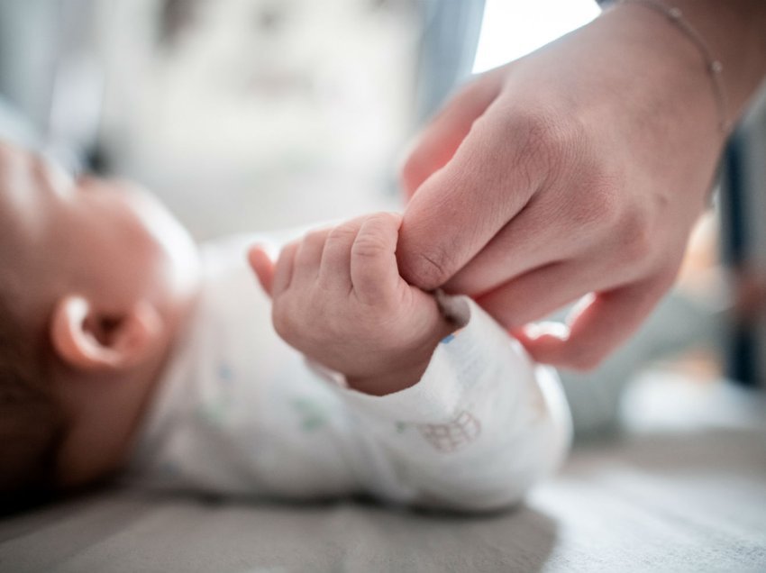 Vetëm gjatë një muaji lindën 2 mijë e 161 fëmijë