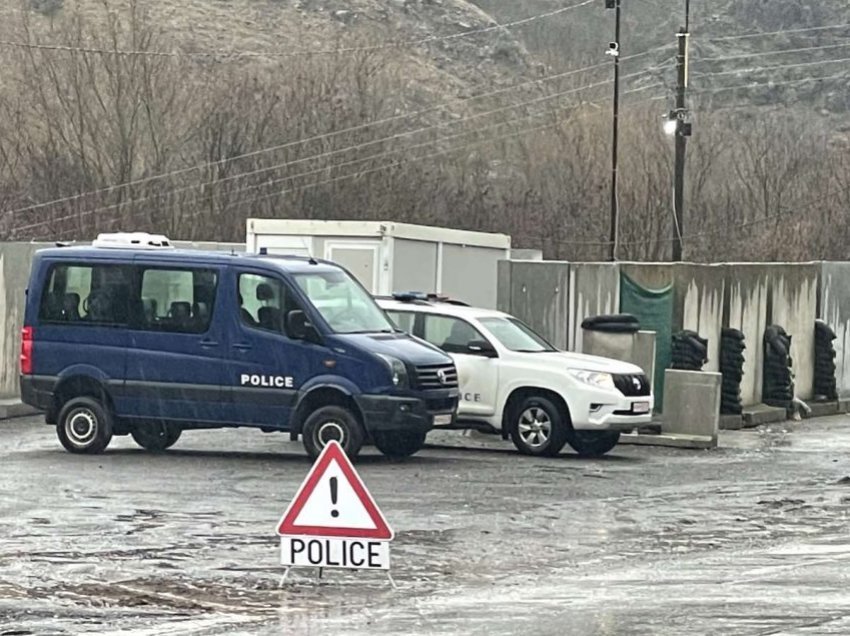 Policia konfiskon dy armë gjuetie, fishekë e gjëra tjera në Leposaviq