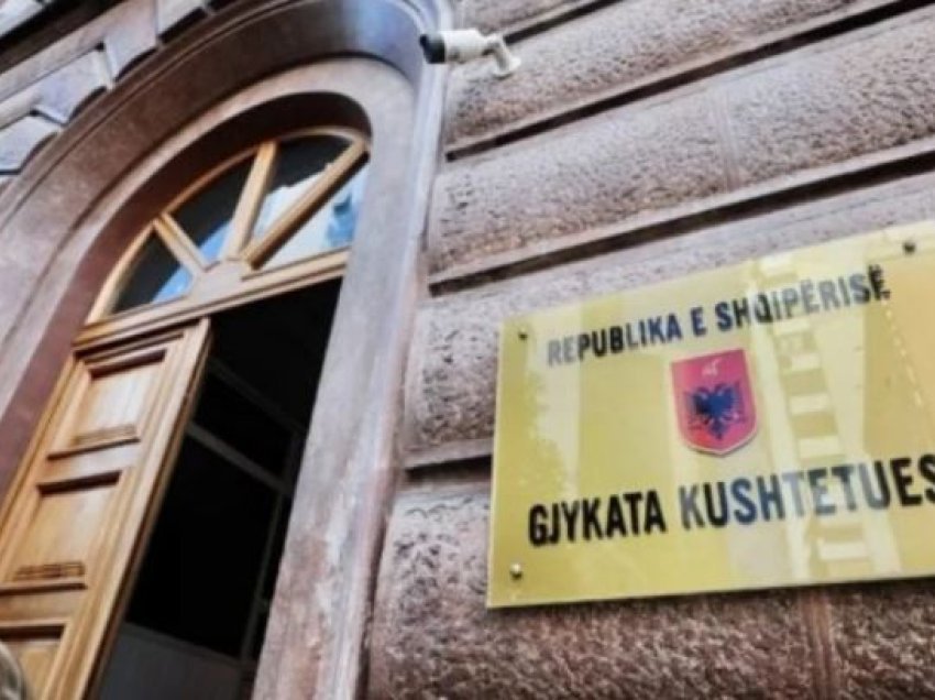 45 deputetë të opozitës i drejtohen “Kushtetueses”, kërkojnë shfuqizimin e ndryshimeve në Rregulloren e Kuvendit