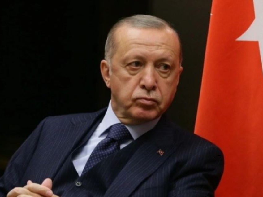 Erdogan bisedë telefonike me Biden, në fokus të diskutimeve anëtarësimi i Suedisë në NATO