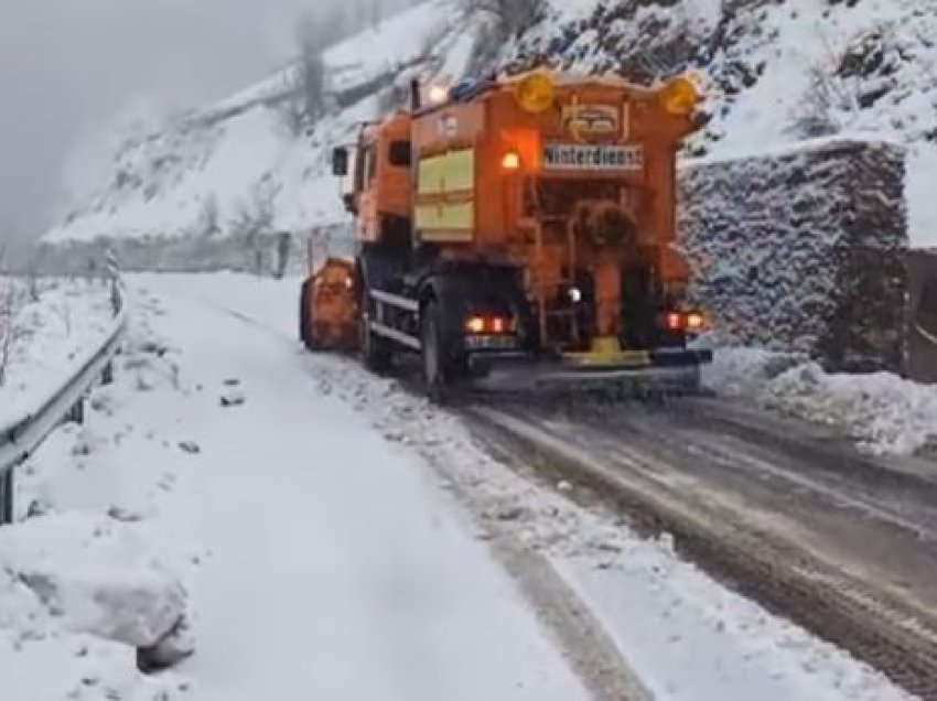 Rikthehen reshjet e dëborës në zonat malore, drejtuesve të mjeteve u bëhet apel të pajisen me goma dimërore dhe zinxhirë