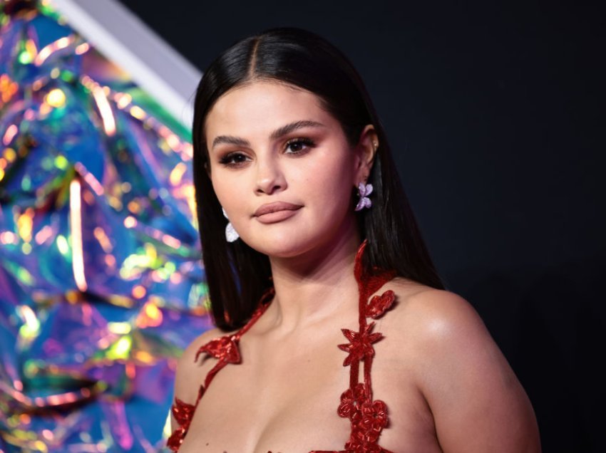 Selena Gomez zbulon dy gjërat kryesore që një marrëdhënie duhet të ketë sipas saj