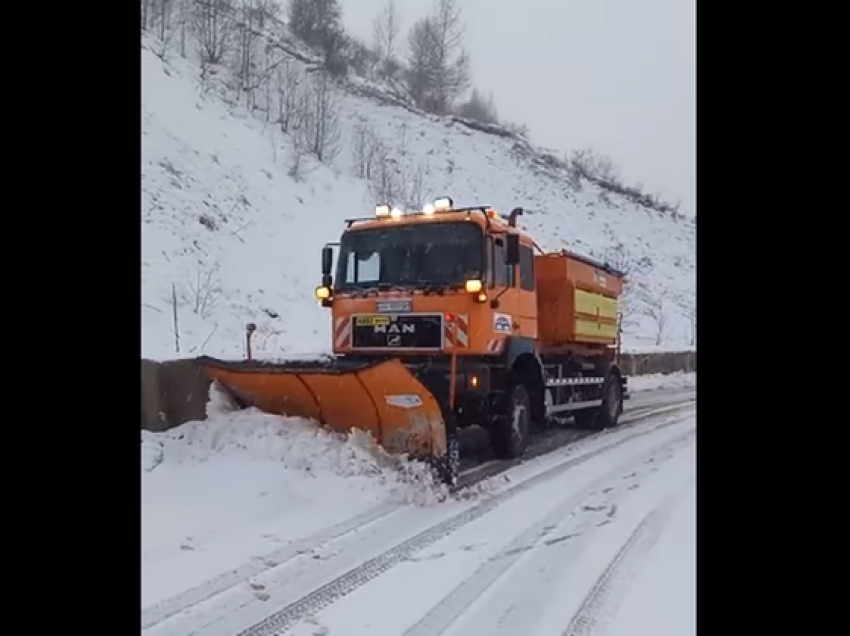 Reshjet e dëborës ‘pushtojnë’ zonat malore/ ARRSH del me njoftimin e rëndësishëm për qytetarët