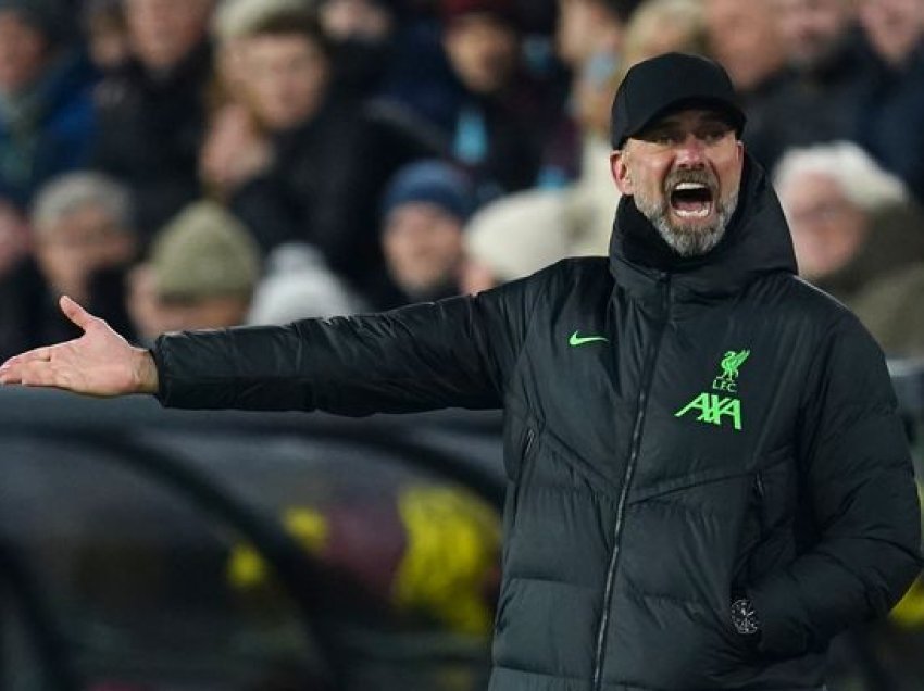 Klopp ankohet për gjykimin dhe shpërblen lojtarët