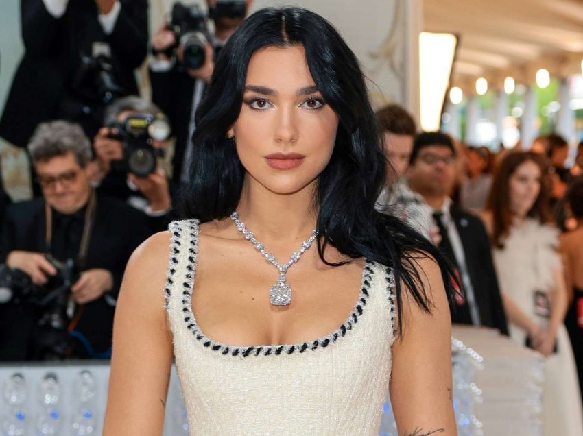 Dua Lipa pritet të bëhet këngëtarja më fitimprurëse e Britanisë së Madhe