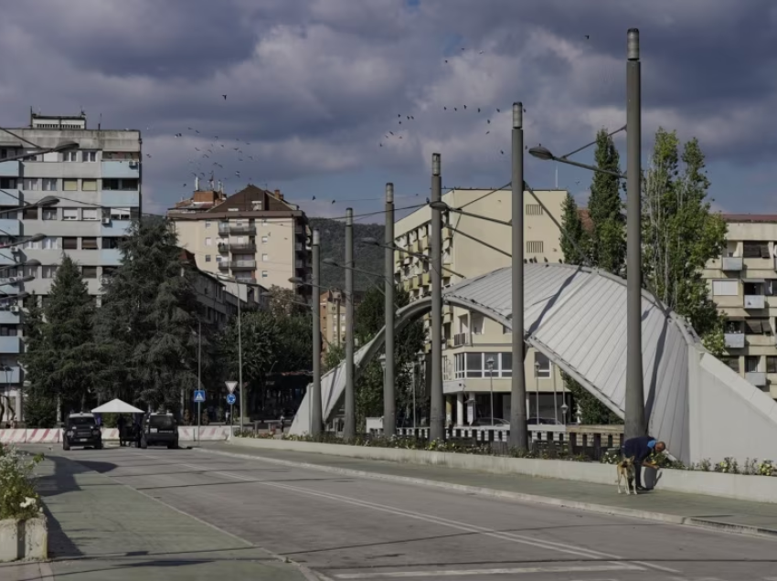 Policia merr një parcelë që përdorej nga institucionet serbe në Mitrovicë të Veriut