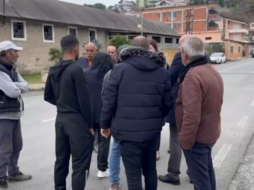 Punonjësit e Portit të Shëngjinit në protestë: Kemi 2 muaj pa marrë pagat