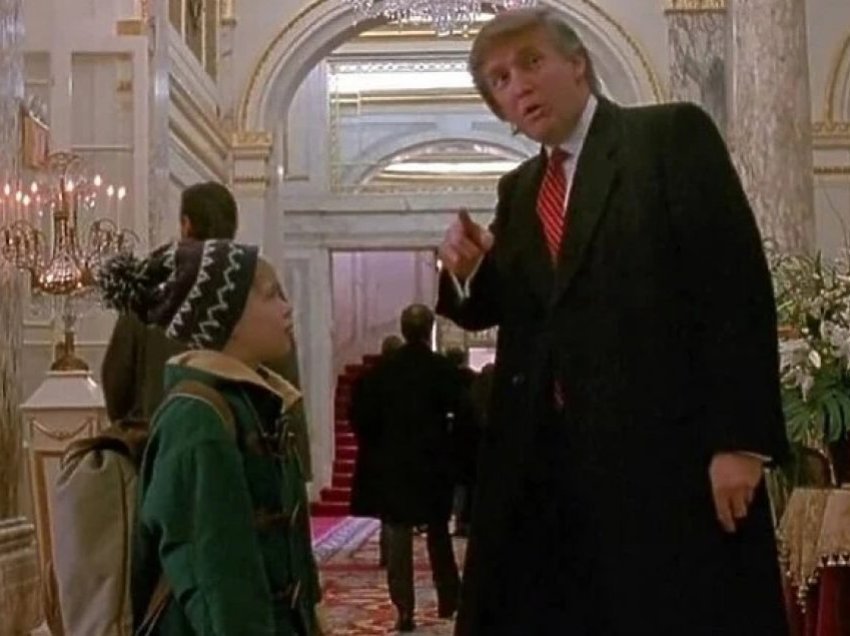 Regjisori i “Home Alone 2” thotë se Donald Trumpi ua vendosi si kusht që ta merrnin në film, nëse donin të xhironin në hotelin e tij